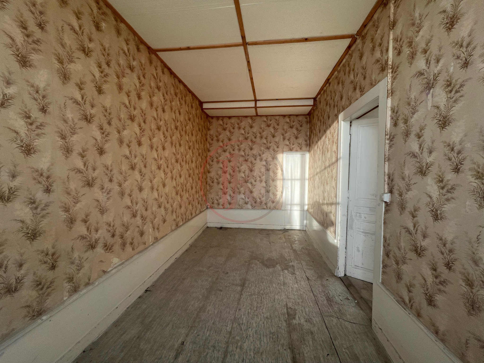 Surface brute 70 m2 4 pièces